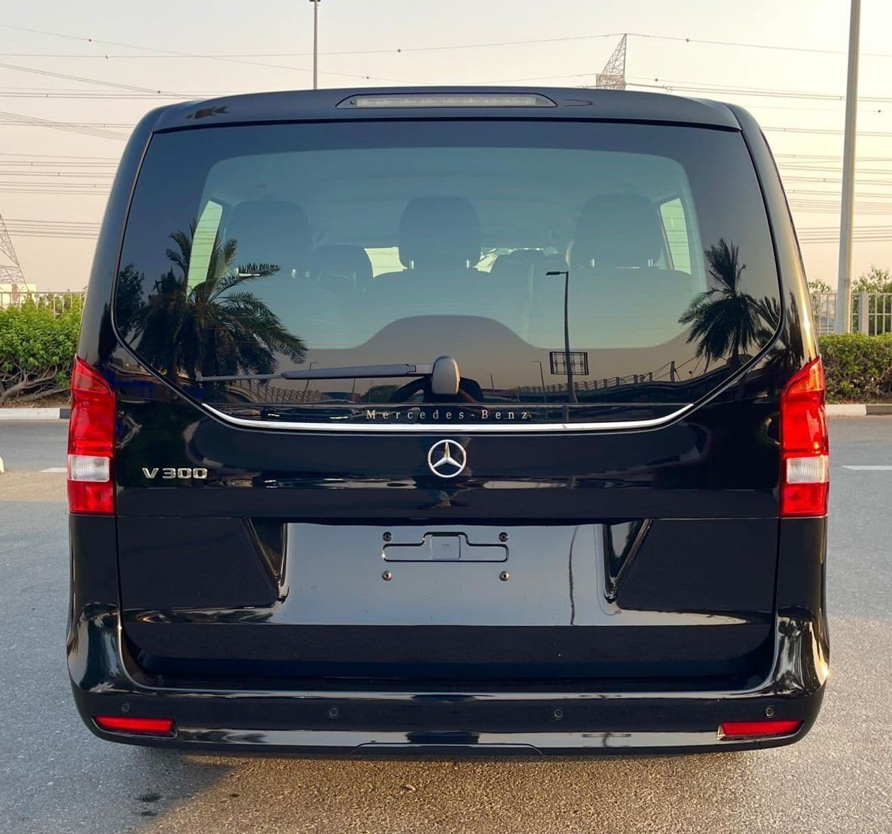 2025 Mercedes Benz V300 AVANTGARDE thumbnail 6