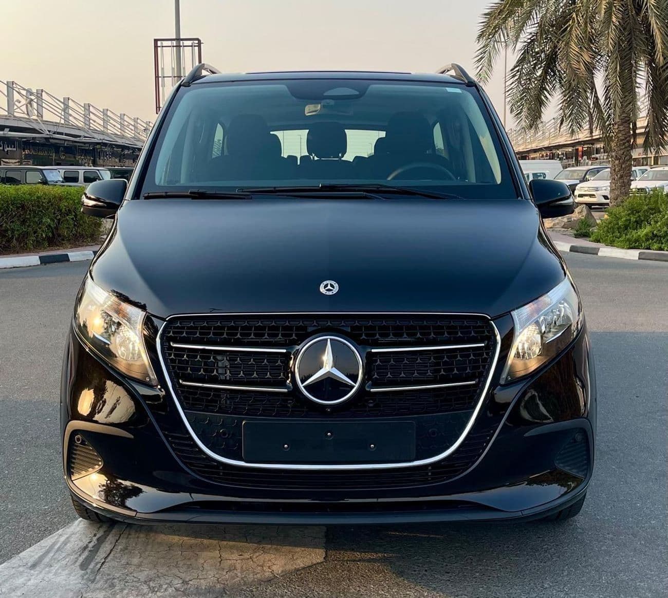 2025 Mercedes Benz V300 AVANTGARDE thumbnail 2