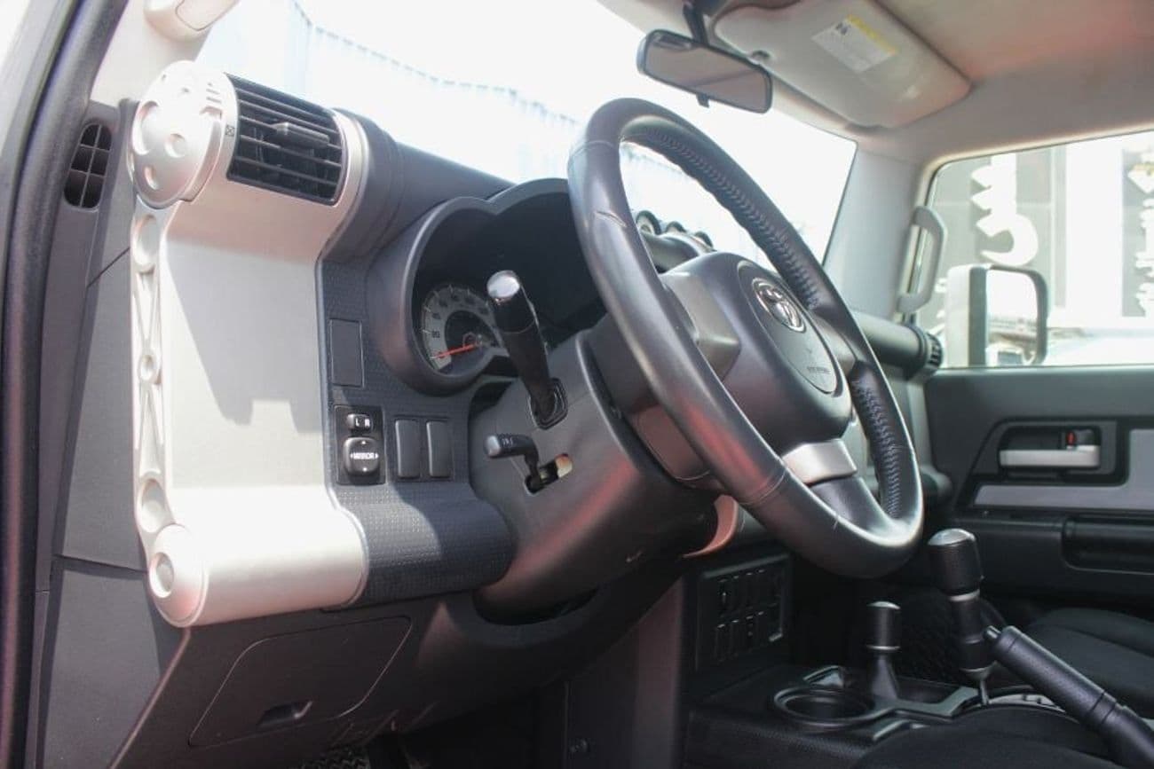 2018 Toyota FJ Cruiser GXR thumbnail 8