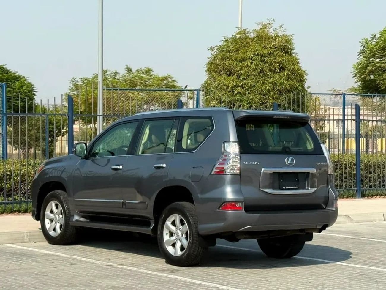 2016 Lexus GX460 thumbnail 8