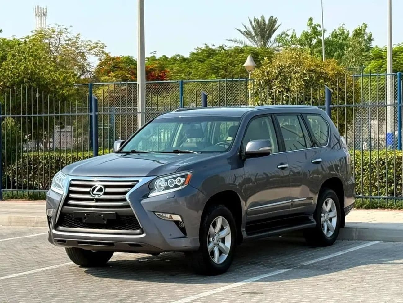 2016 Lexus GX460 thumbnail 2