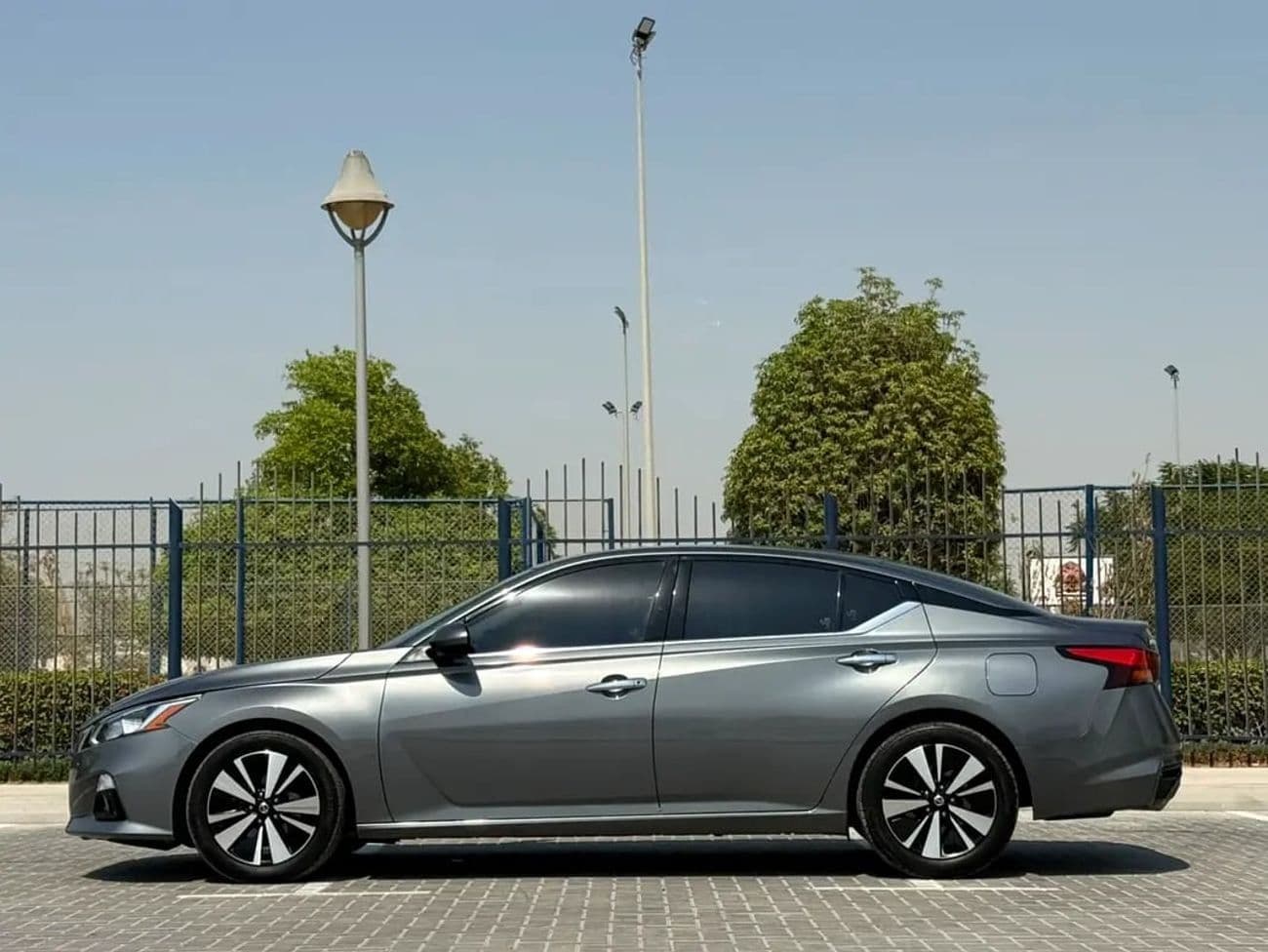 2021 Nissan Altima SV thumbnail 6