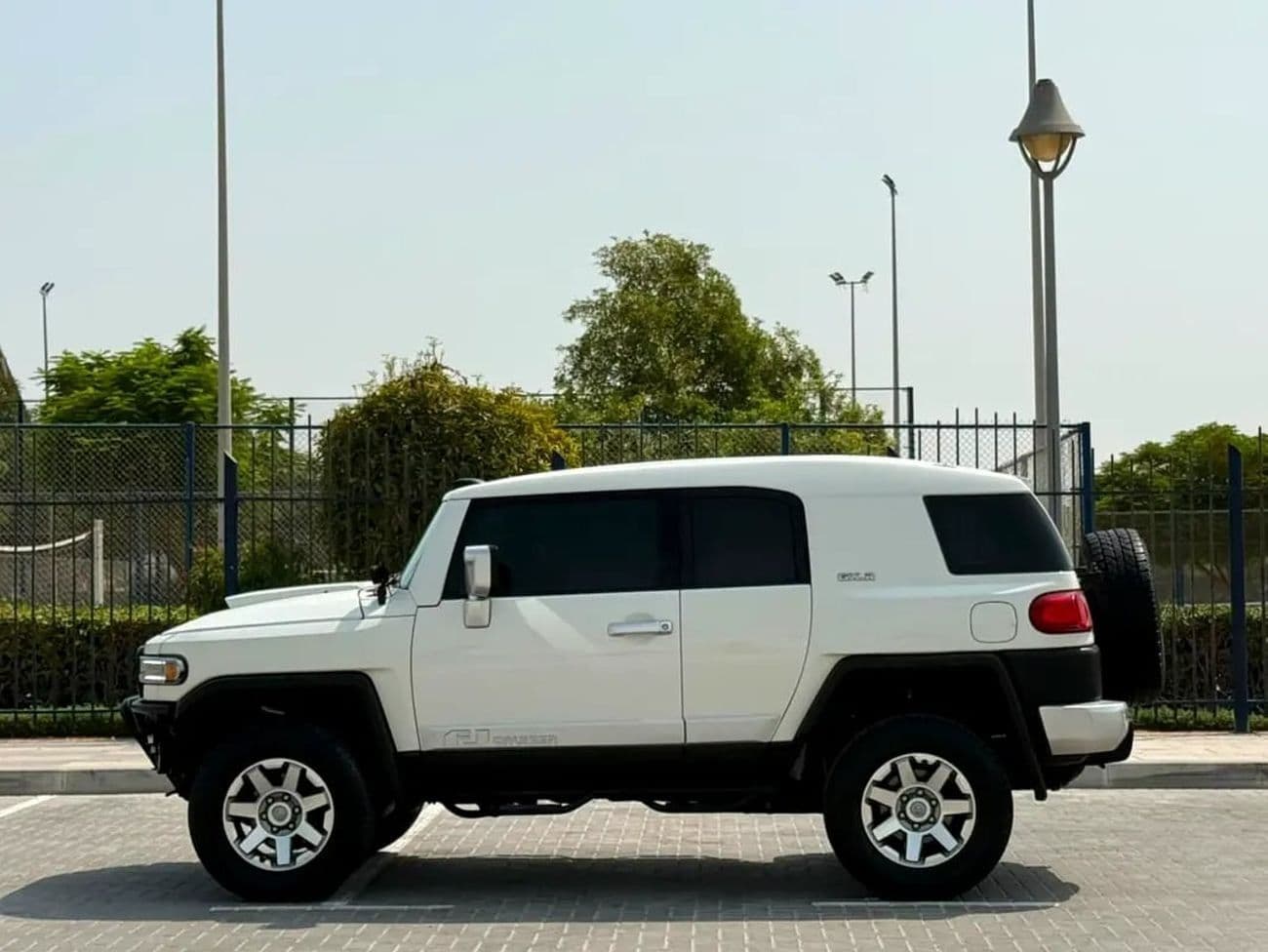 2016 Toyota FJ Cruiser GXR thumbnail 5