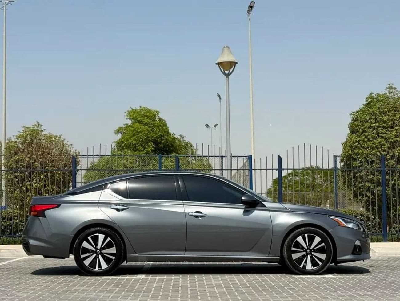 2021 Nissan Altima SV thumbnail 7