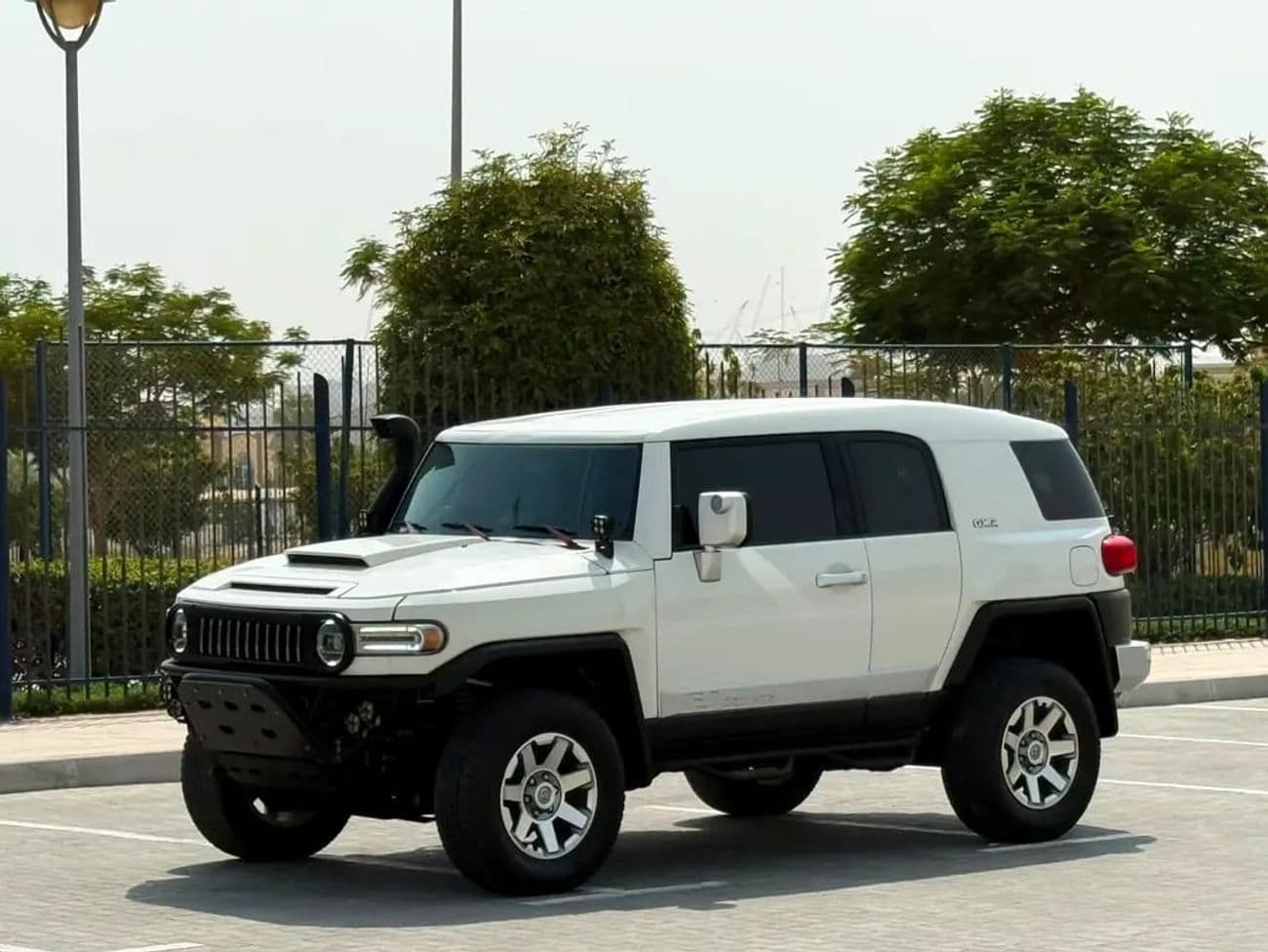 2016 Toyota FJ Cruiser GXR thumbnail 4