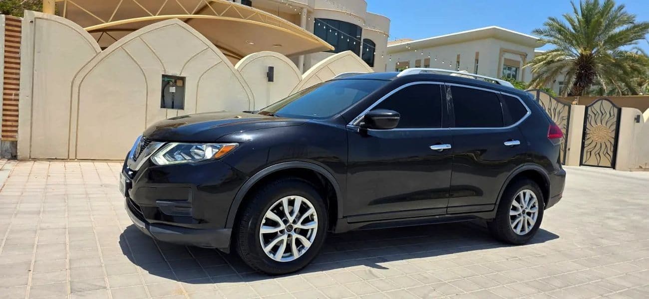 2018 Nissan Rogue SV thumbnail 3