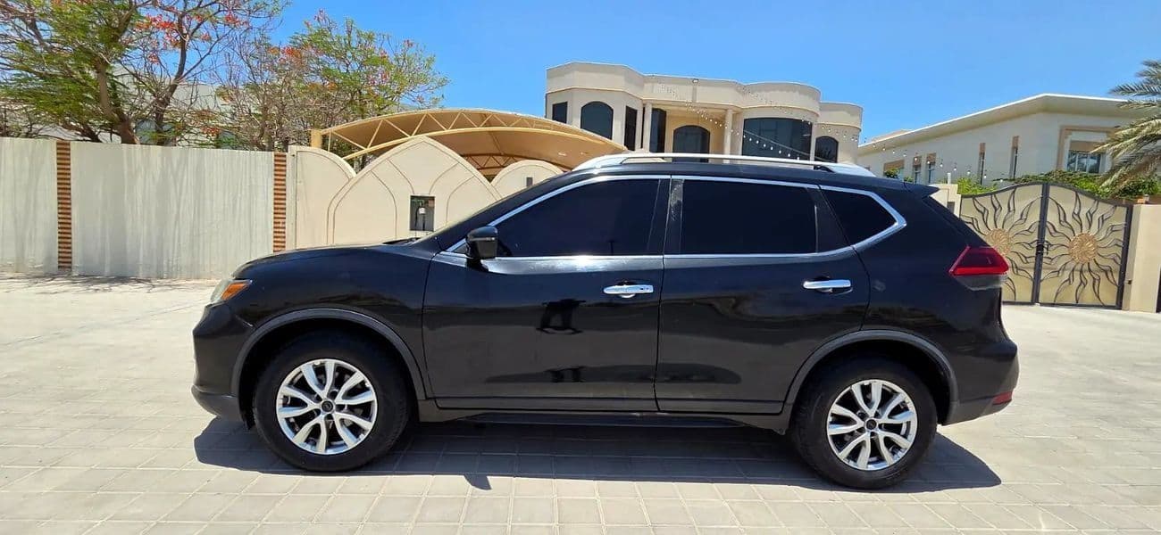 2018 Nissan Rogue SV thumbnail 6