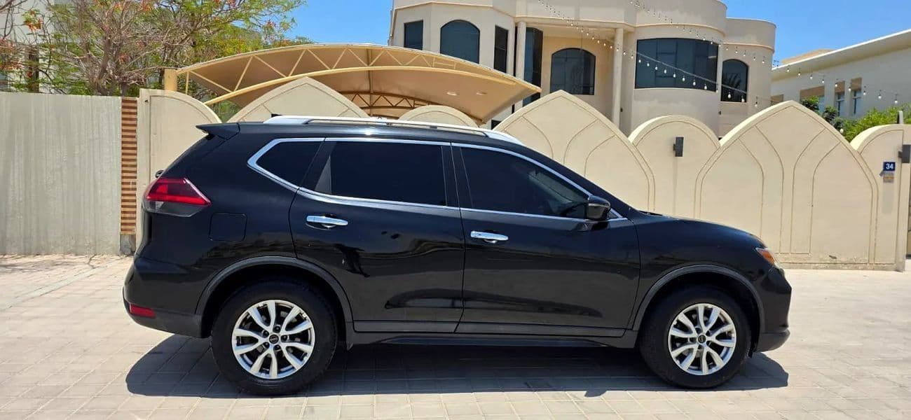 2018 Nissan Rogue SV thumbnail 5