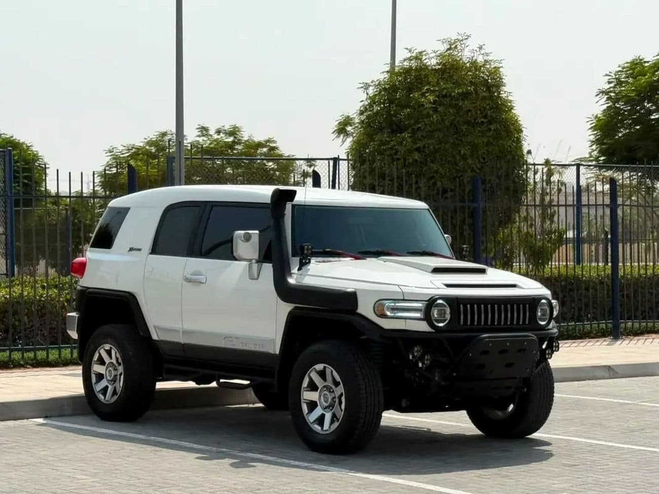 2016 Toyota FJ Cruiser GXR thumbnail 2
