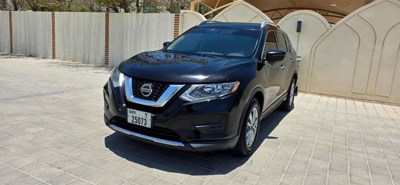 2018 Nissan Rogue SV thumbnail 2