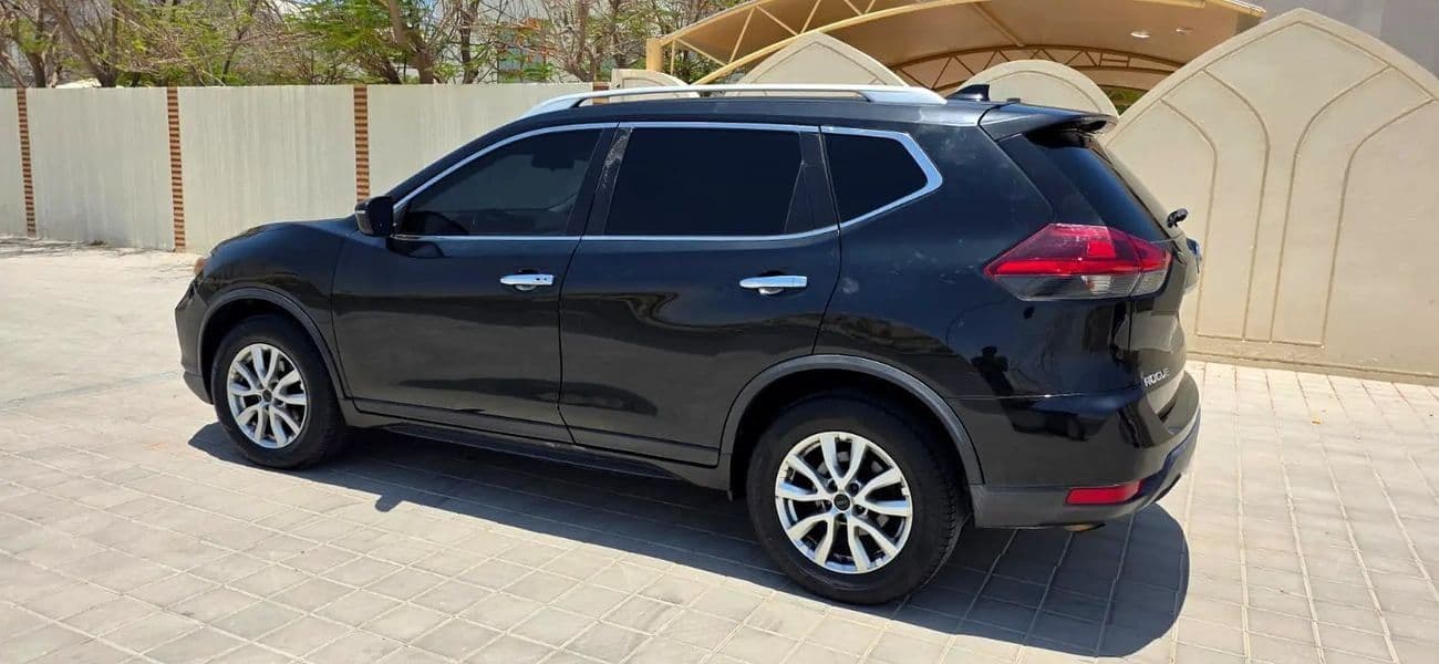 2018 Nissan Rogue SV thumbnail 8