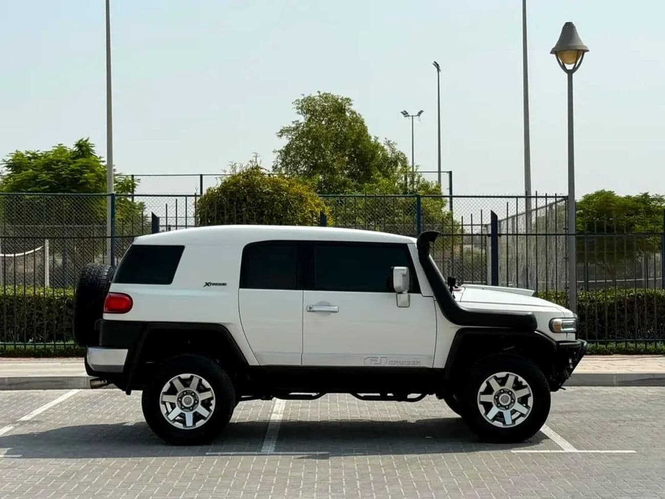 2016 Toyota FJ Cruiser GXR thumbnail 6