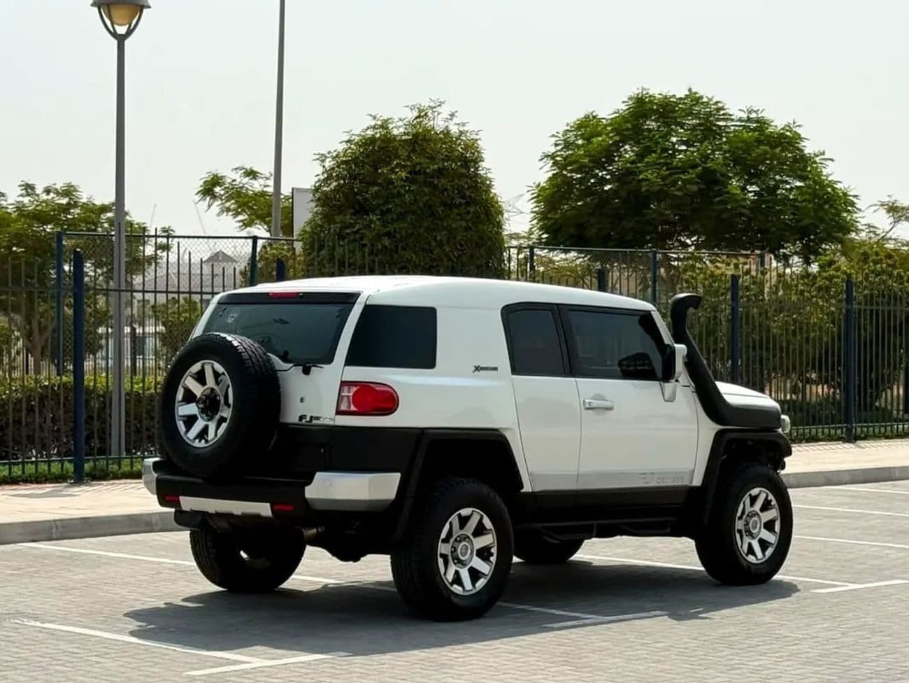2016 Toyota FJ Cruiser GXR thumbnail 8