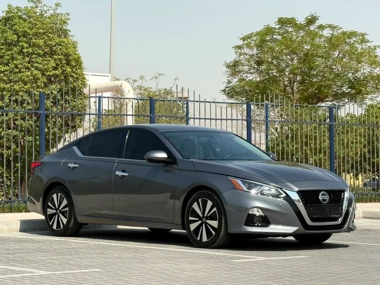 2021 Nissan Altima SV thumbnail 3