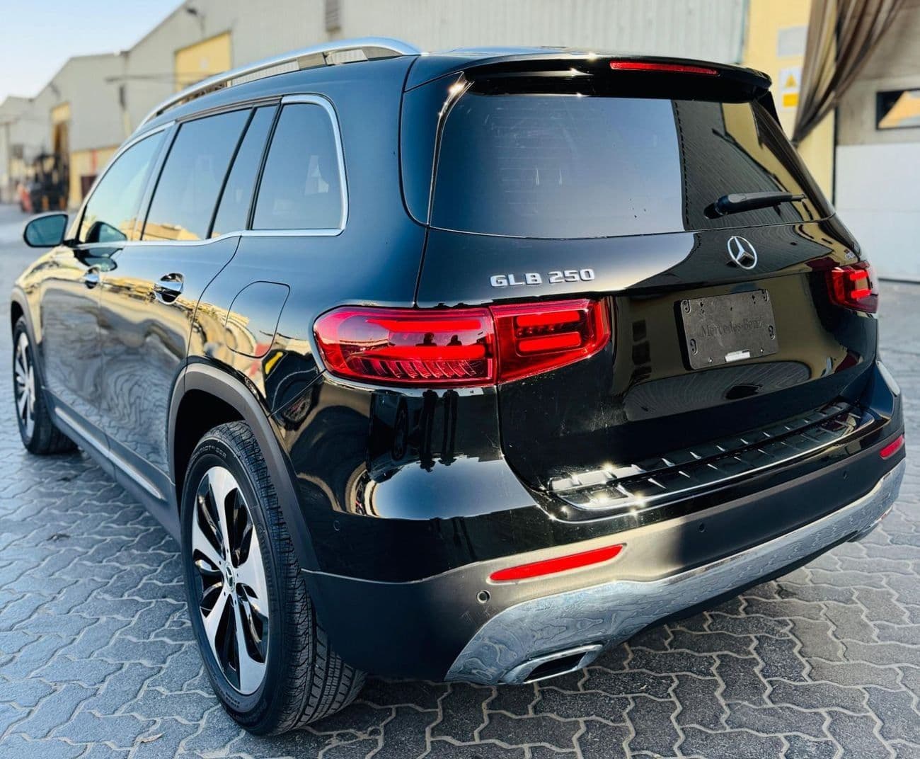 2024 Mercedes Benz GLB250 4MATIC thumbnail 3