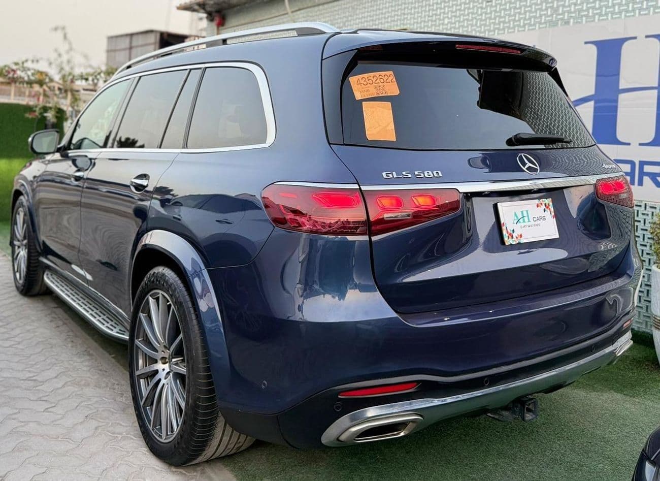 2024 Mercedes Benz GLS580 4MATIC thumbnail 4