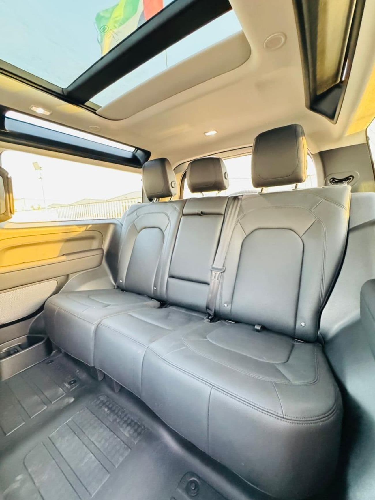 2024 Land Rover Defender 90 X DYNAMIC HSE P300 thumbnail 8