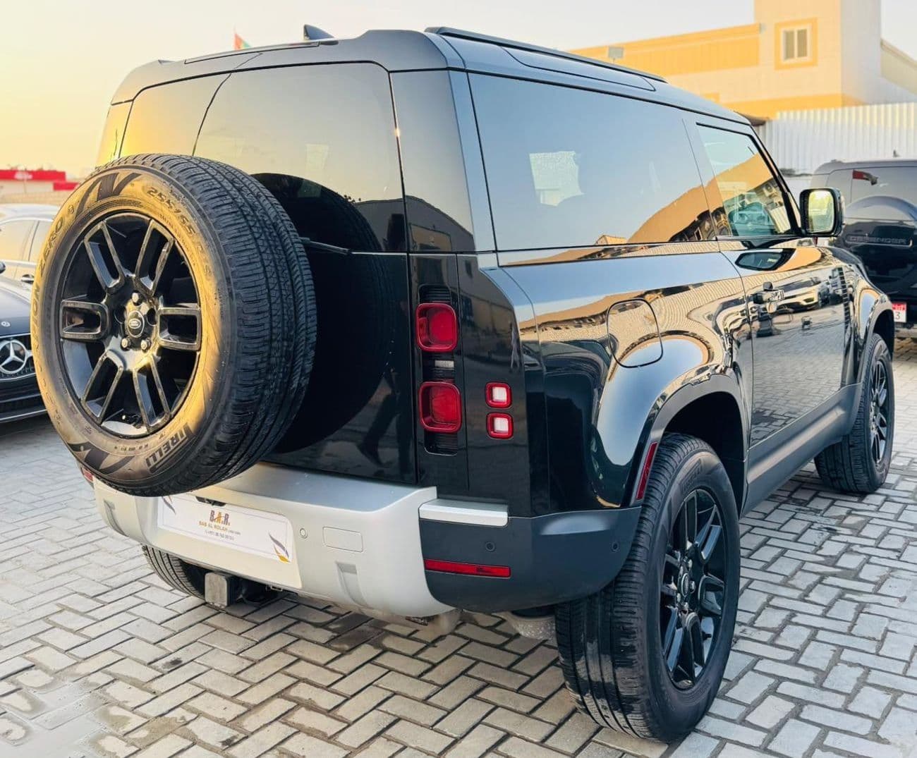 2024 Land Rover Defender 90 X DYNAMIC HSE P300 thumbnail 4