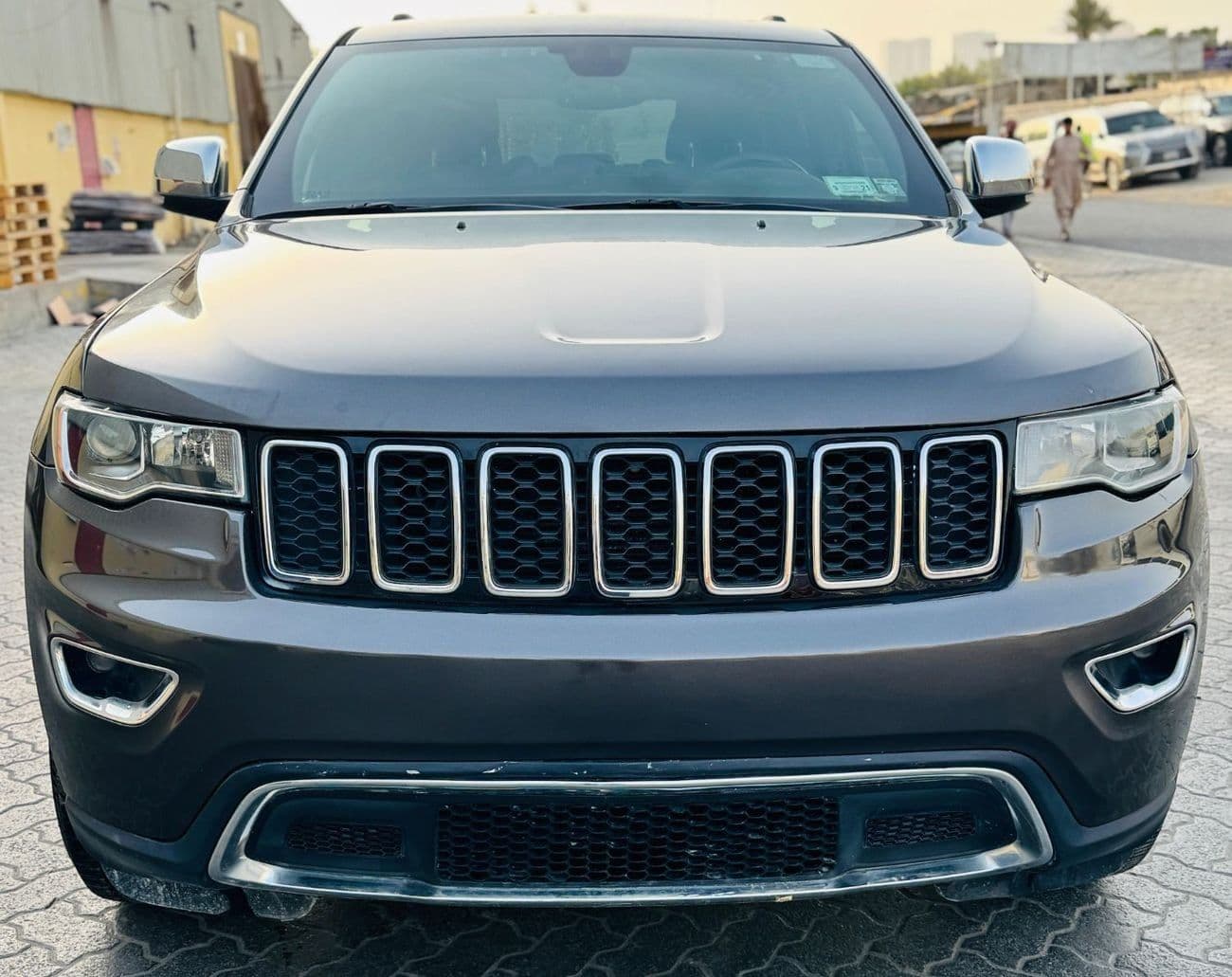 2018 Jeep Grand Cherokee LIMITED thumbnail 5