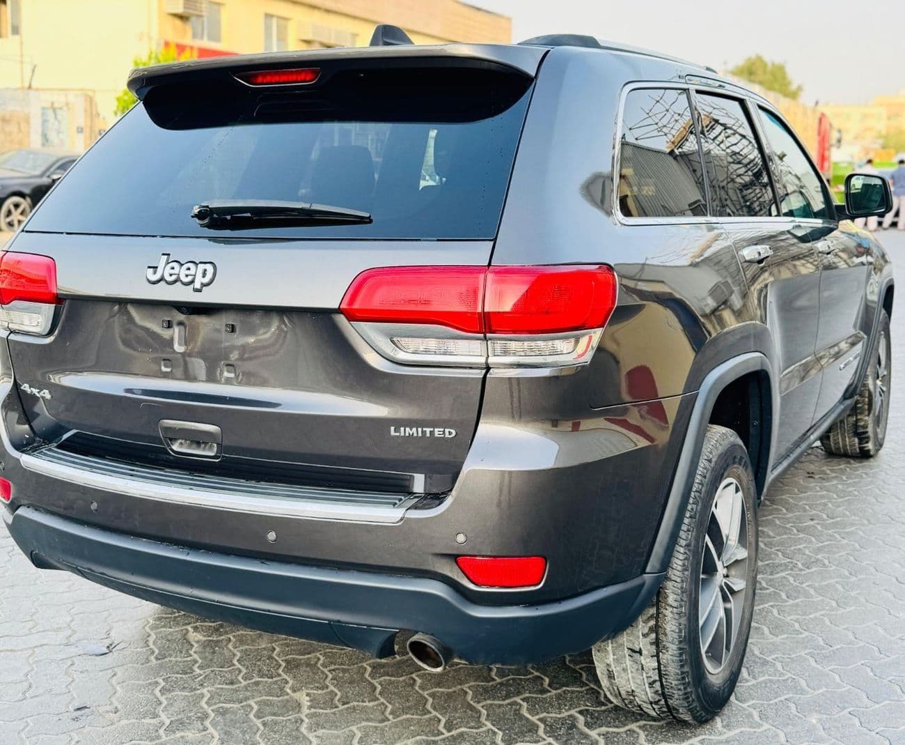 2018 Jeep Grand Cherokee LIMITED thumbnail 4