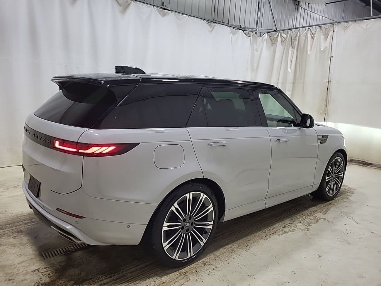 2025 Land Rover Range Rover Sport DYNAMIC SE P400 thumbnail 4