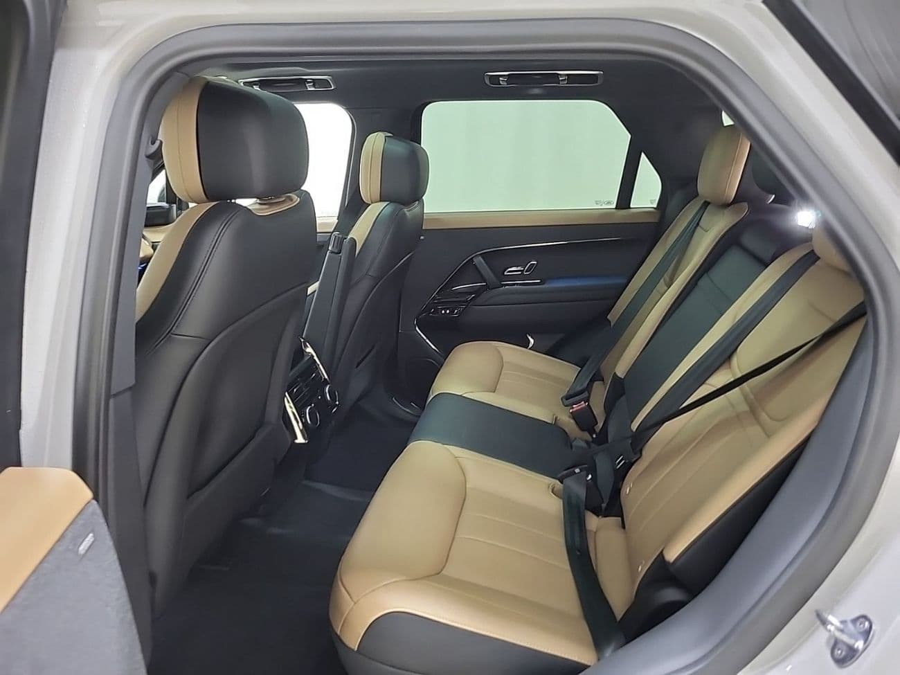 2025 Land Rover Range Rover Sport DYNAMIC SE P400 thumbnail 8