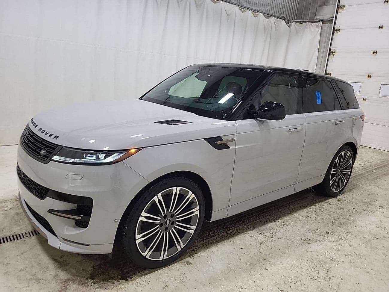 2025 Land Rover Range Rover Sport DYNAMIC SE P400 thumbnail 2