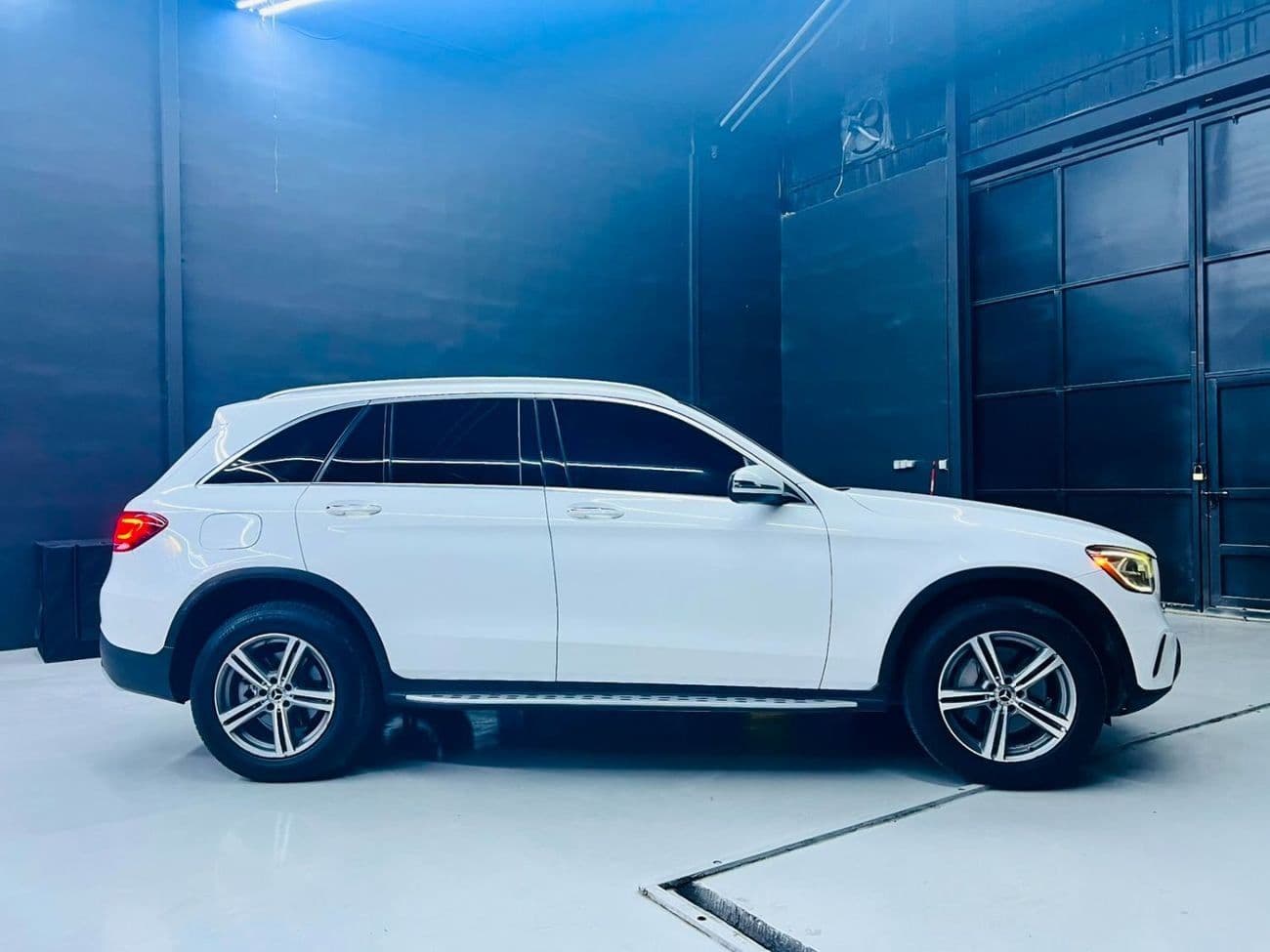 2020 Mercedes Benz GLC 300 PREMIUM PLUS thumbnail 2