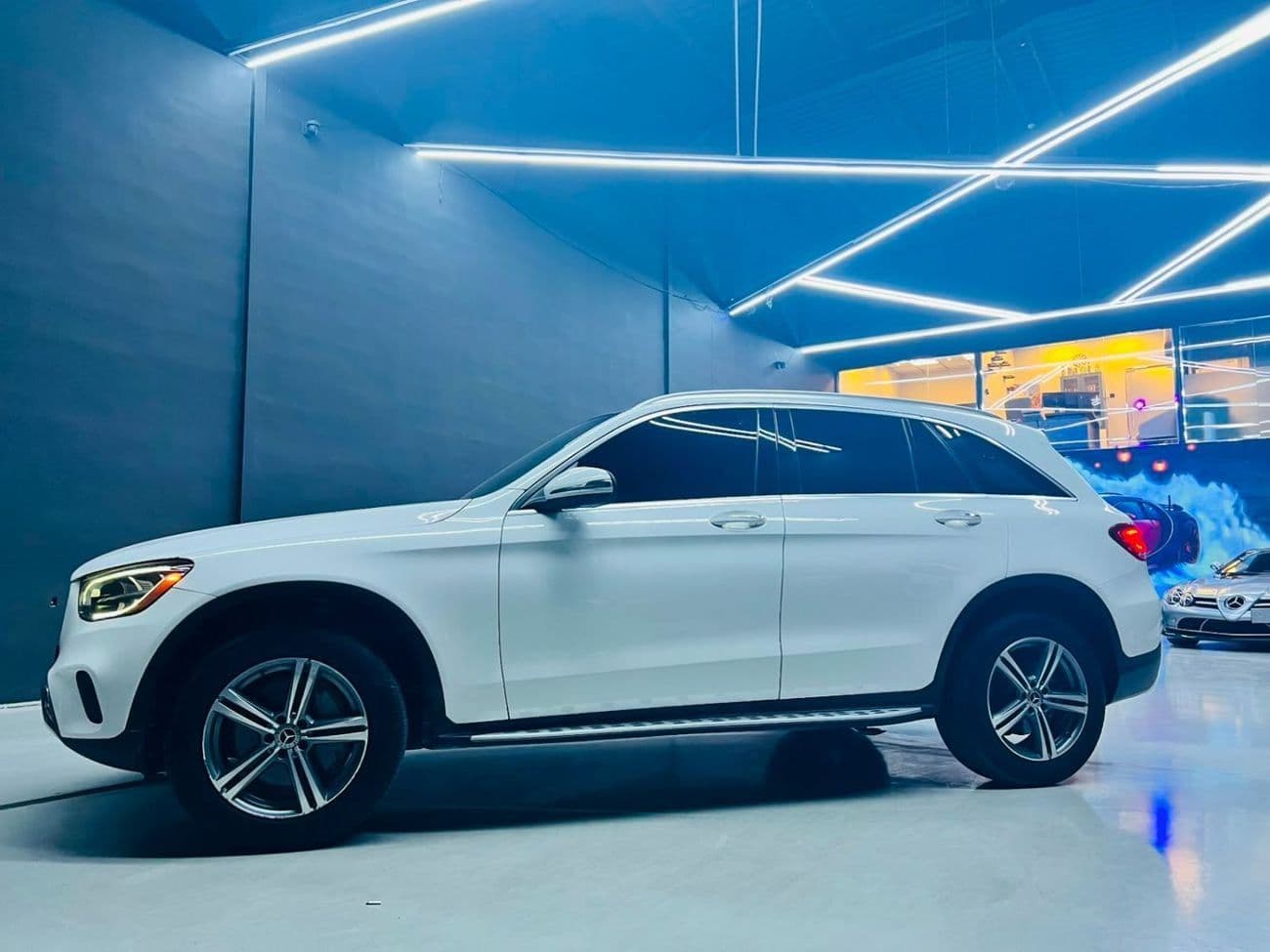 2020 Mercedes Benz GLC 300 PREMIUM PLUS thumbnail 4