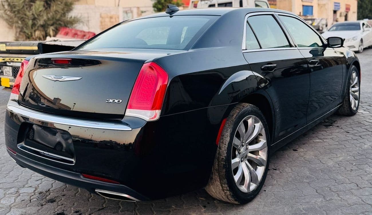 2019 Chrysler 300 TOURING thumbnail 3