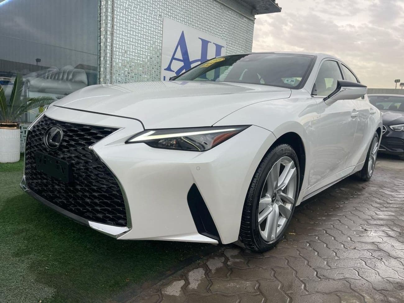 2021 Lexus IS300 AWD thumbnail 2