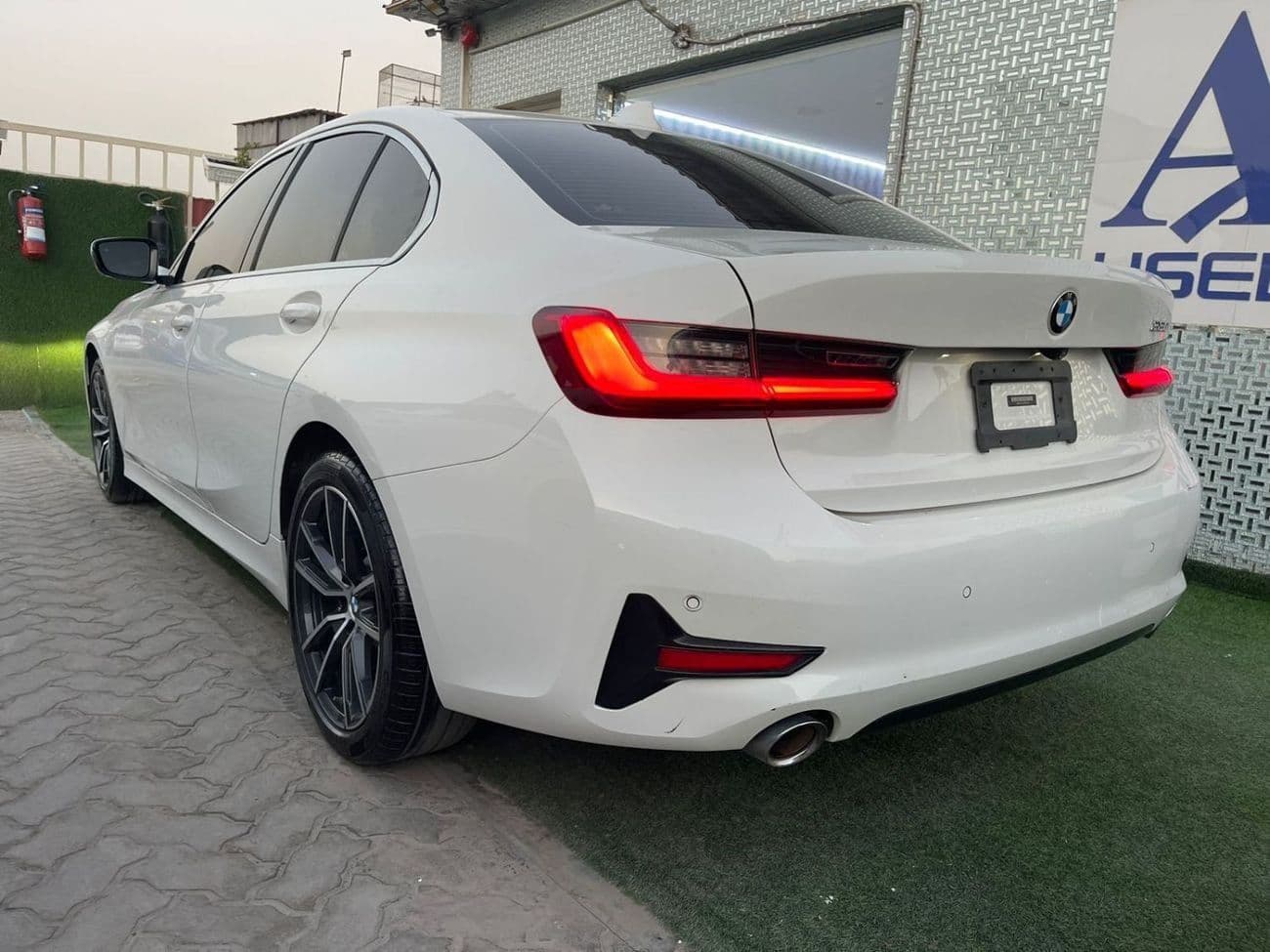 2020 BMW 330i LUXURY LINE thumbnail 4