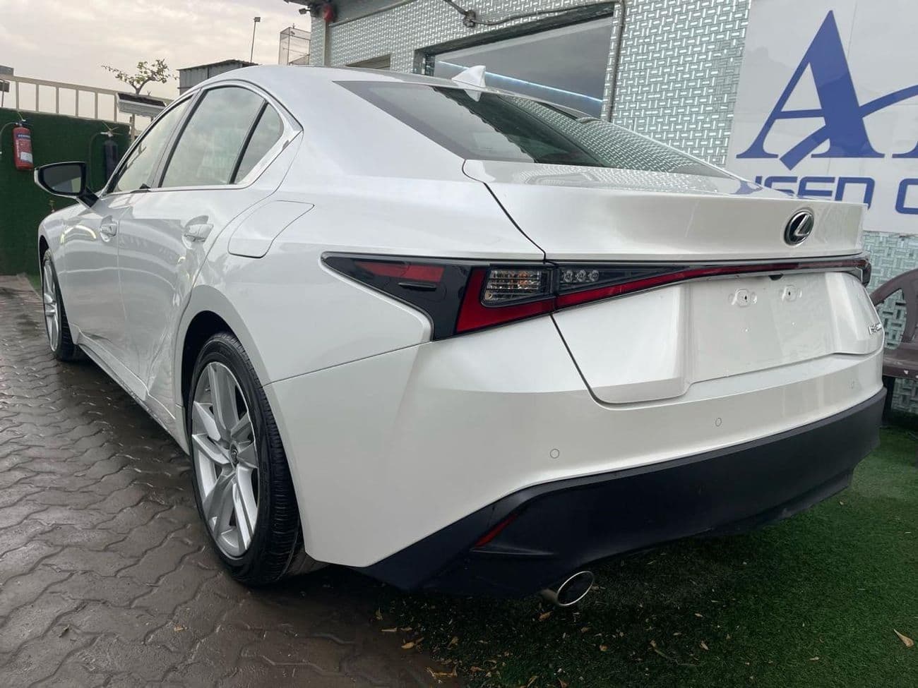 2021 Lexus IS300 AWD thumbnail 3