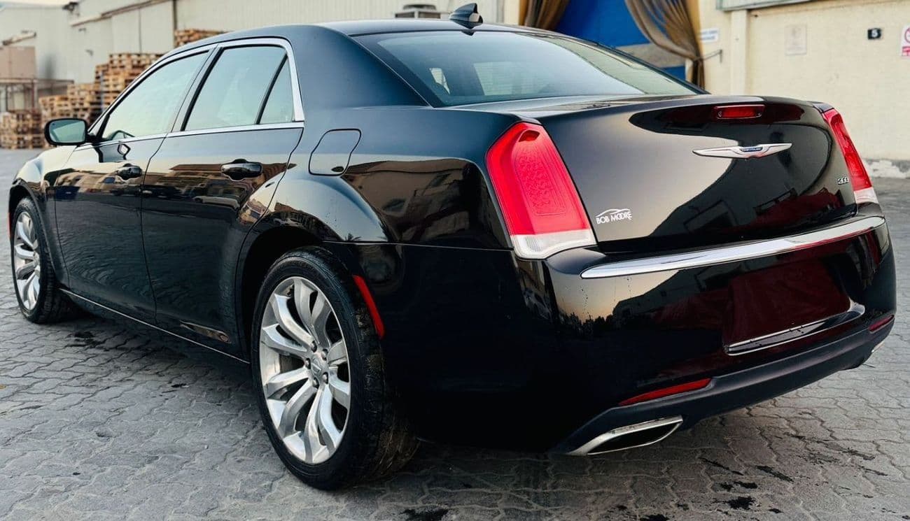 2019 Chrysler 300 TOURING thumbnail 4