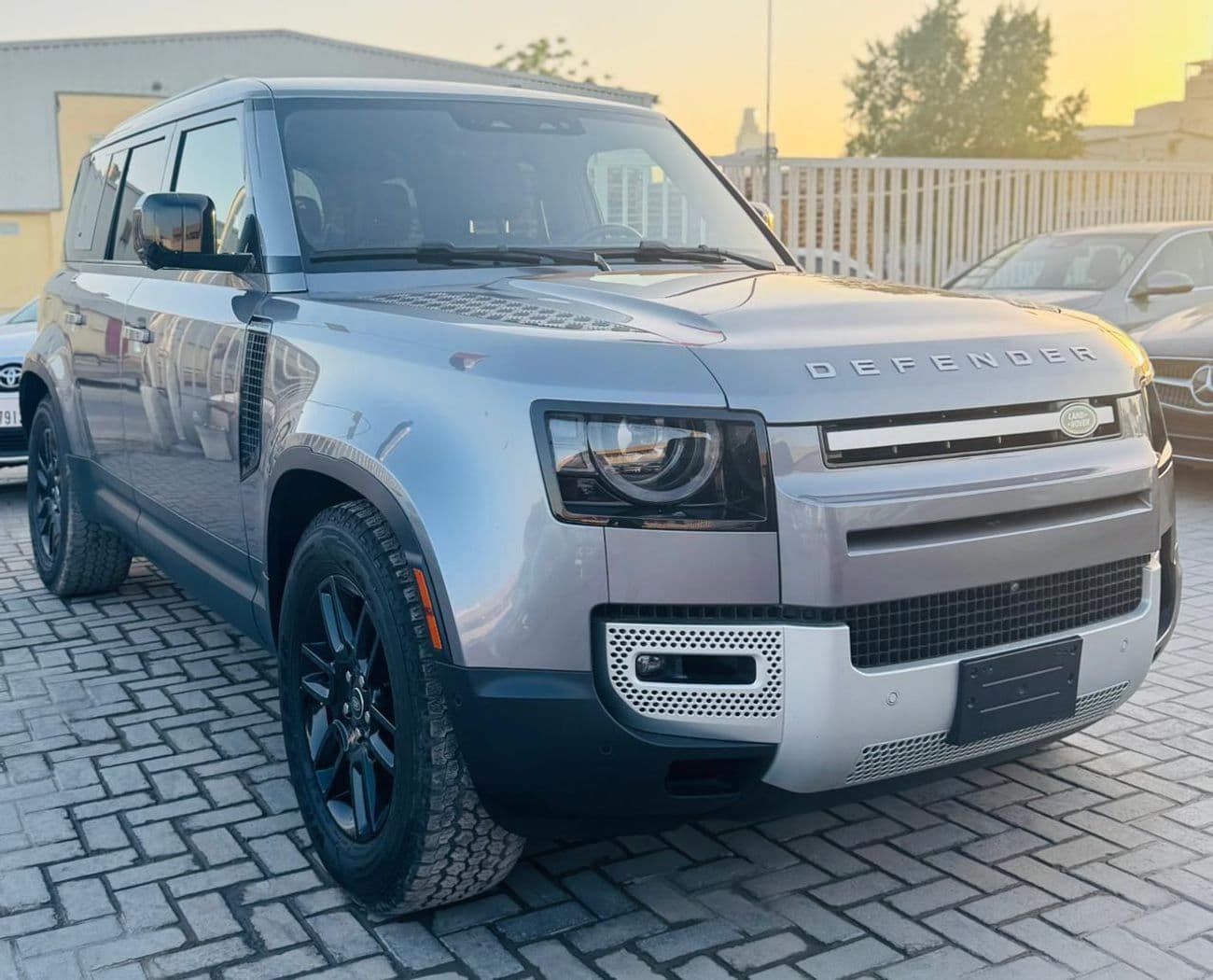 2023 Land Rover Defender 110 SE P300