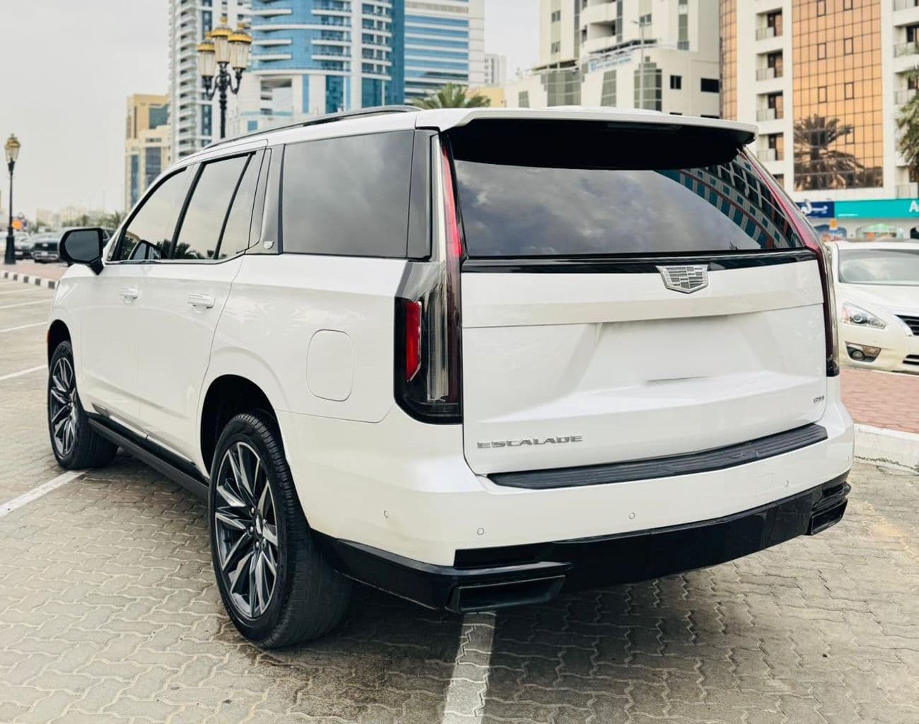 2021 Cadillac Escalade SPORT PLATINUM thumbnail 3