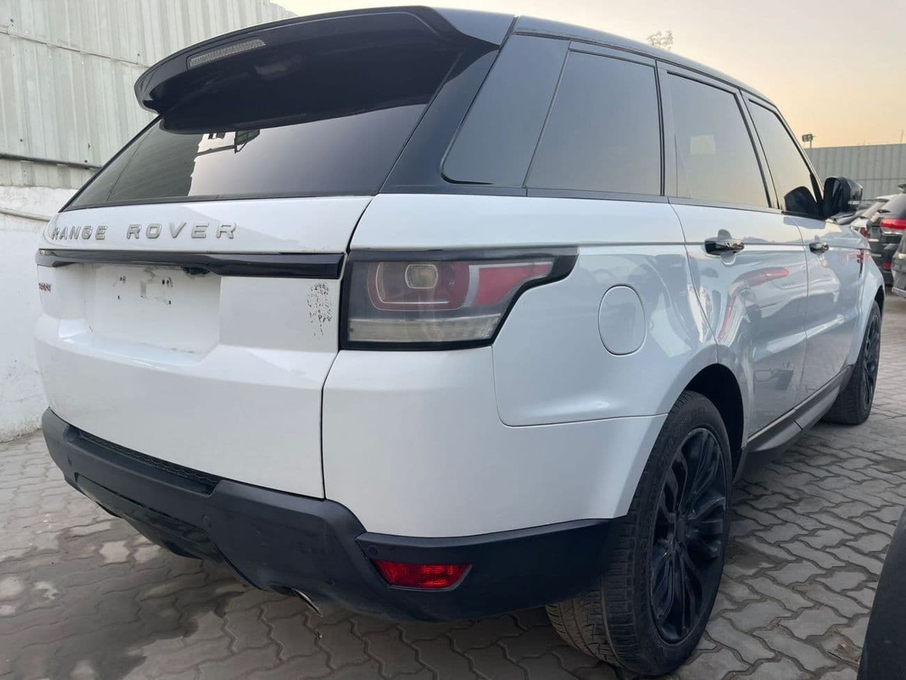 2016 Land Rover Range Rover Sport HSE thumbnail 3