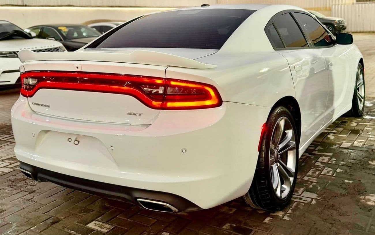 2020 Dodge Charger SXT thumbnail 4