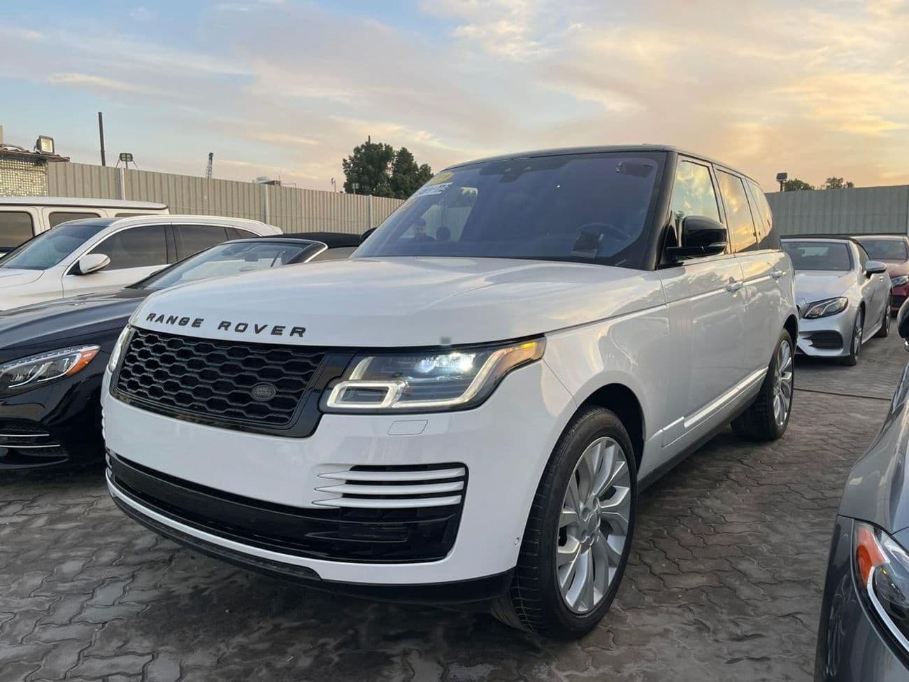 2019 Land Rover Range Rover AUTOBIOGRAPHY thumbnail 2