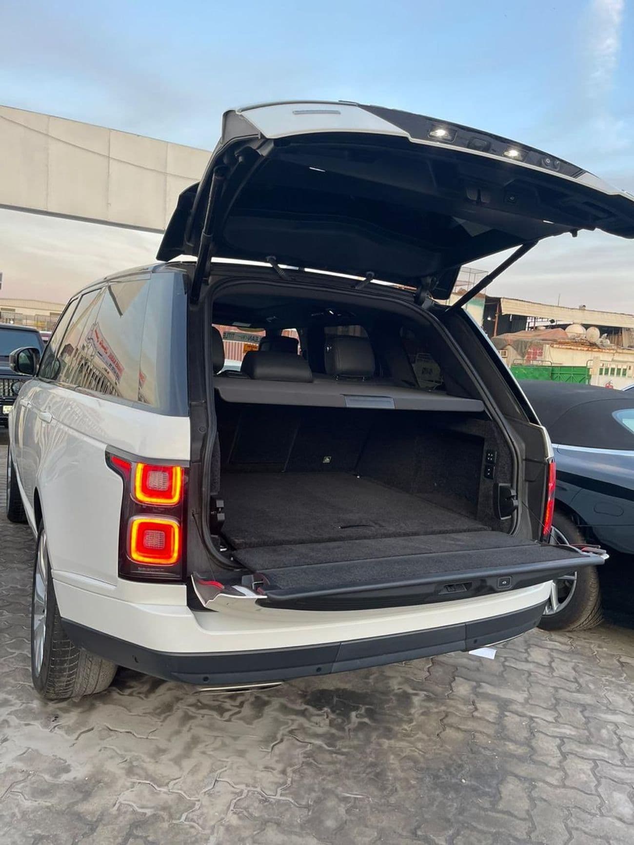 2019 Land Rover Range Rover AUTOBIOGRAPHY thumbnail 4