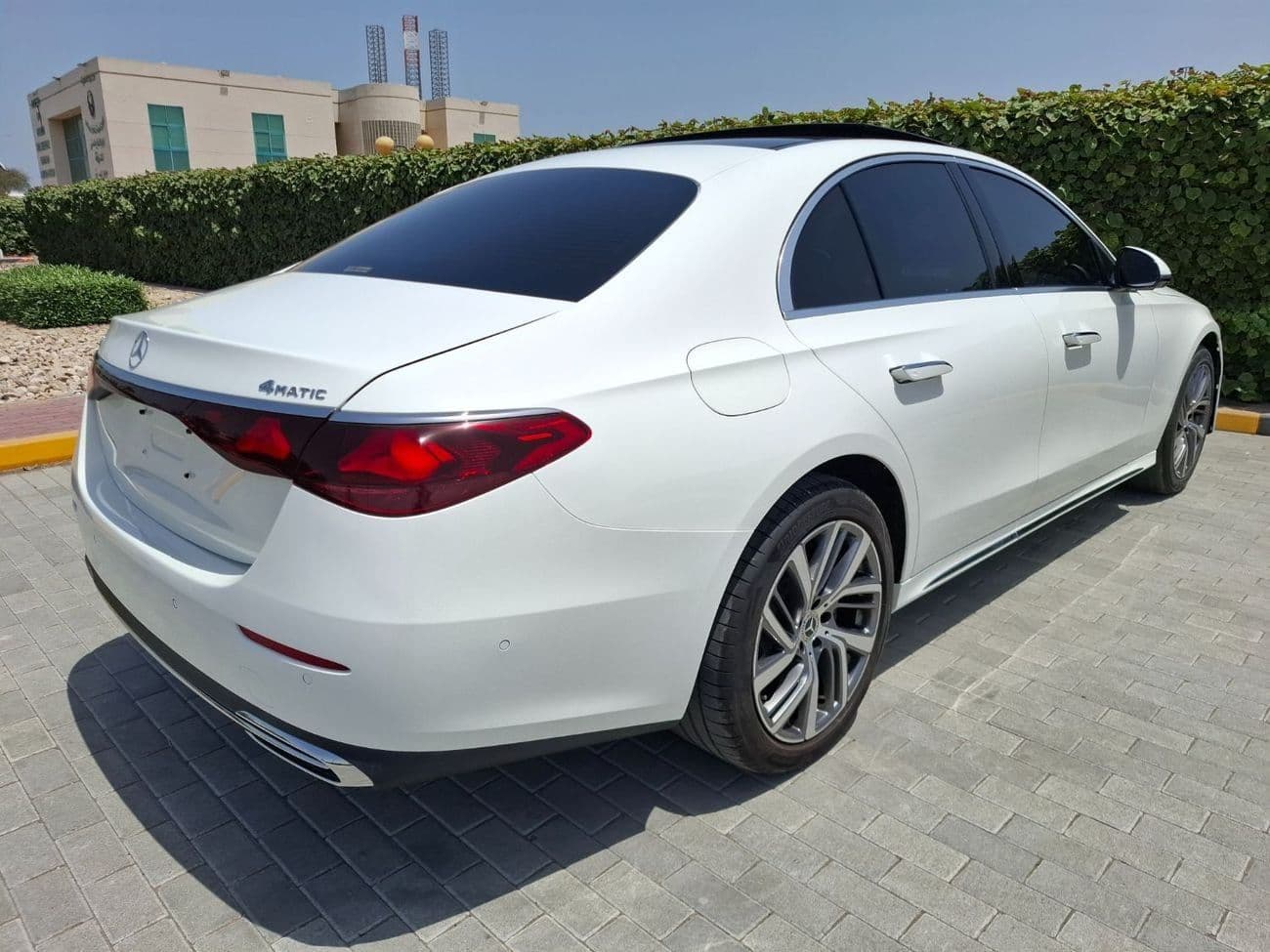 2025 Mercedes Benz E220 thumbnail 7