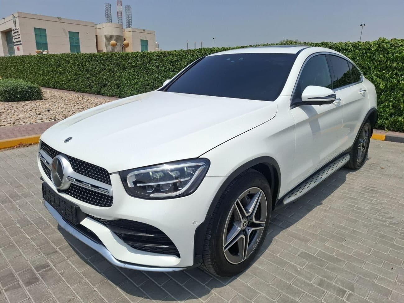 2023 Mercedes Benz GLC250 thumbnail 3