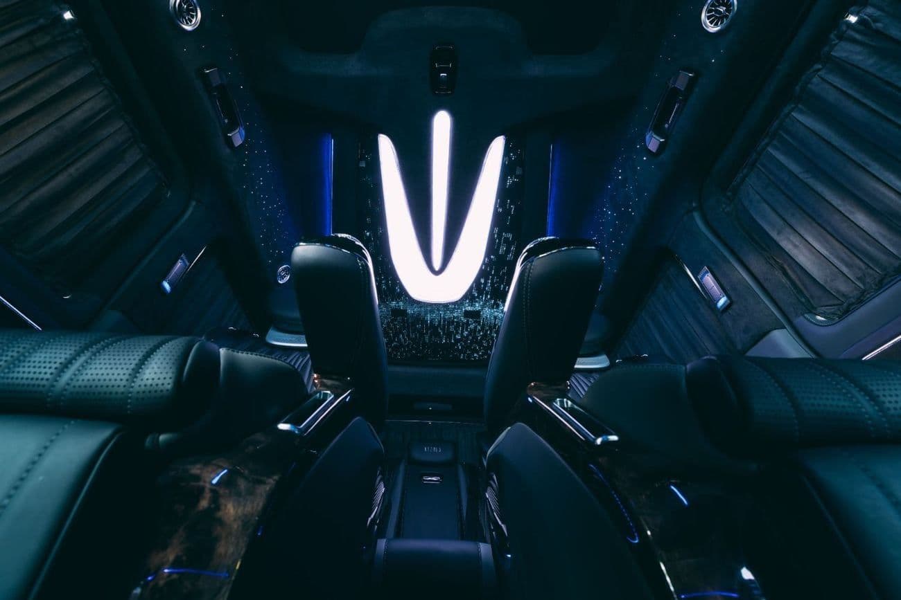 2025 Mercedes Benz V300 thumbnail 5