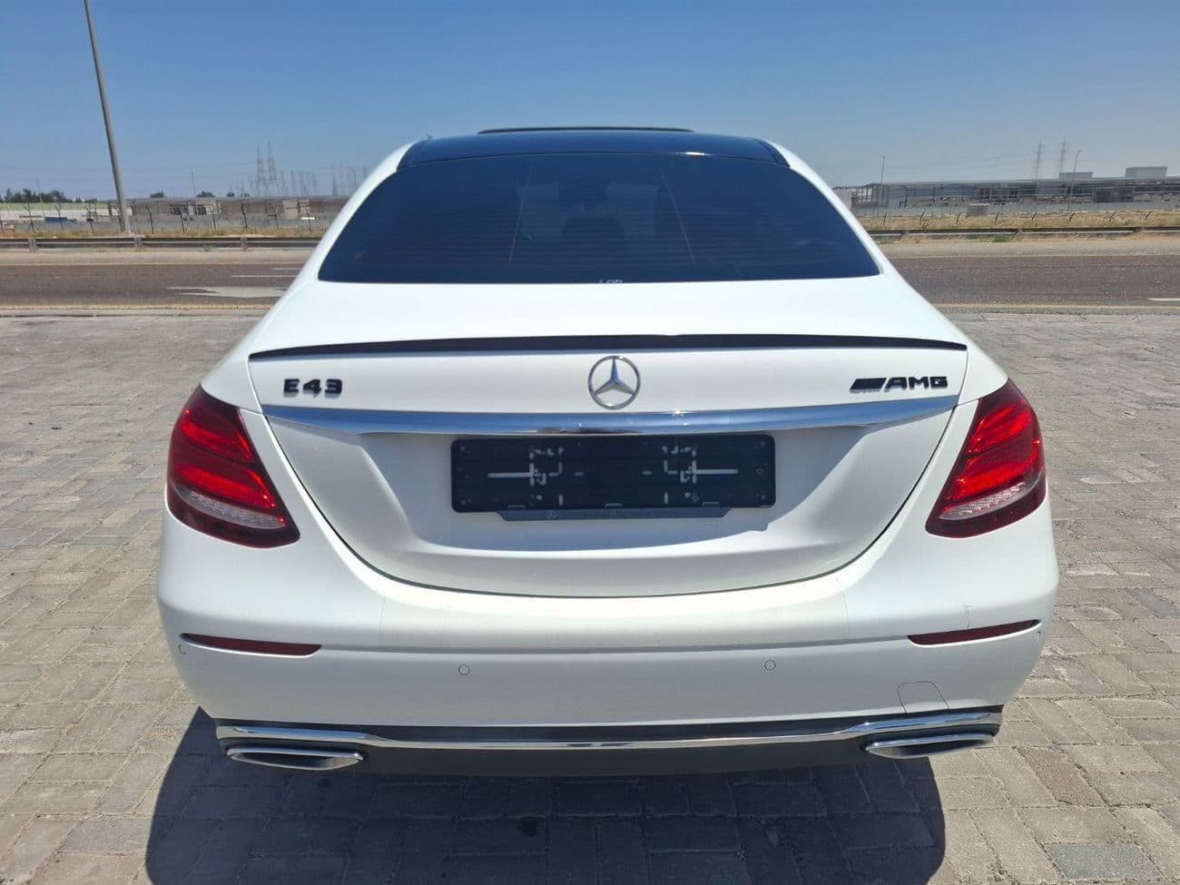 2019 Mercedes Benz E220 thumbnail 5