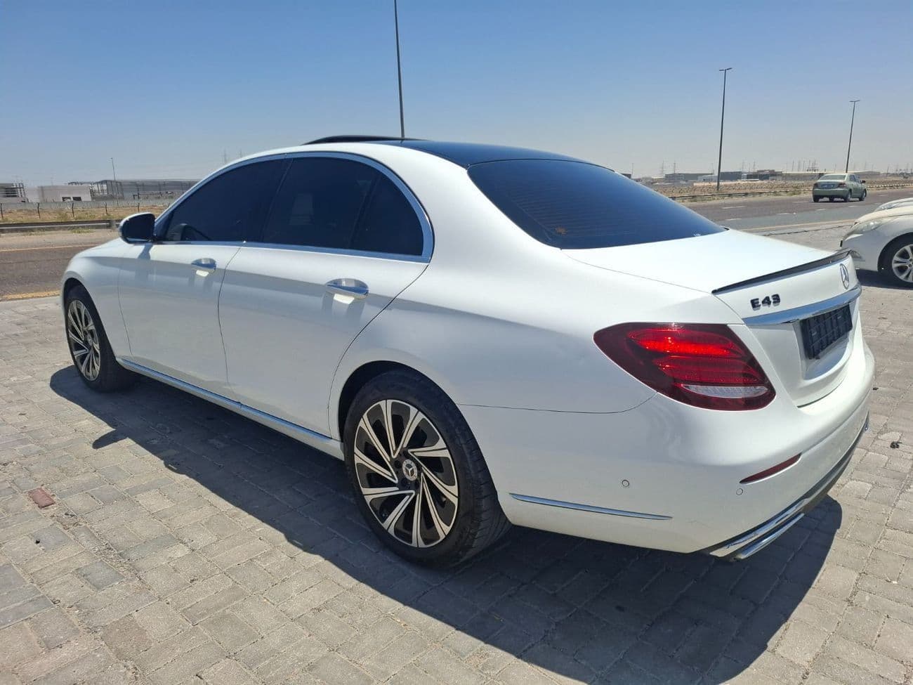 2019 Mercedes Benz E220 thumbnail 6