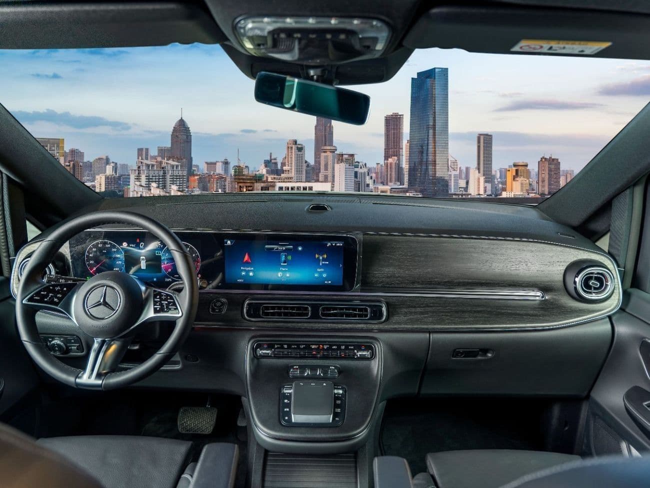 2026 Mercedes Benz V300 AVANTGARDE thumbnail 7