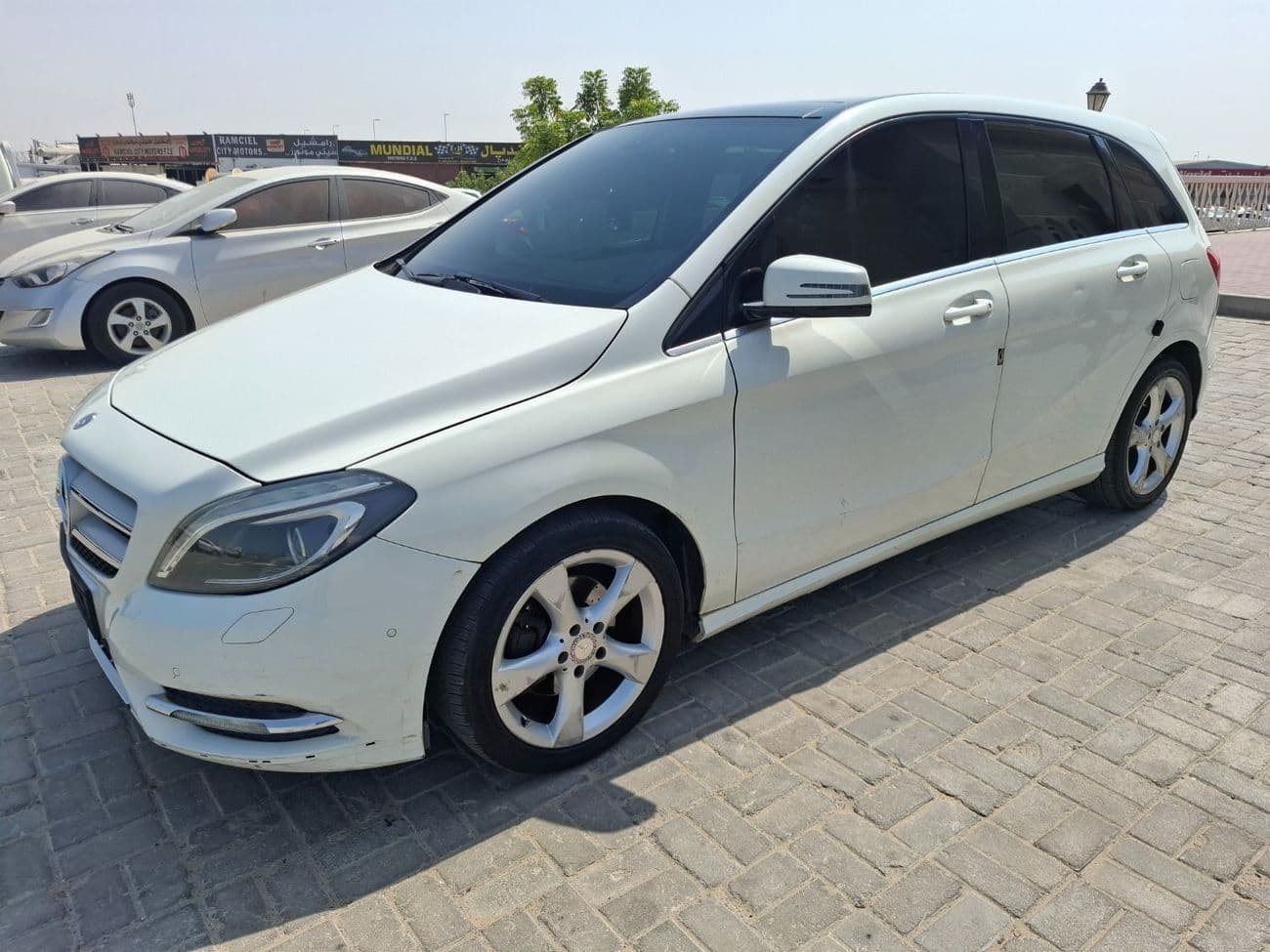 2013 Mercedes Benz B200 thumbnail 2
