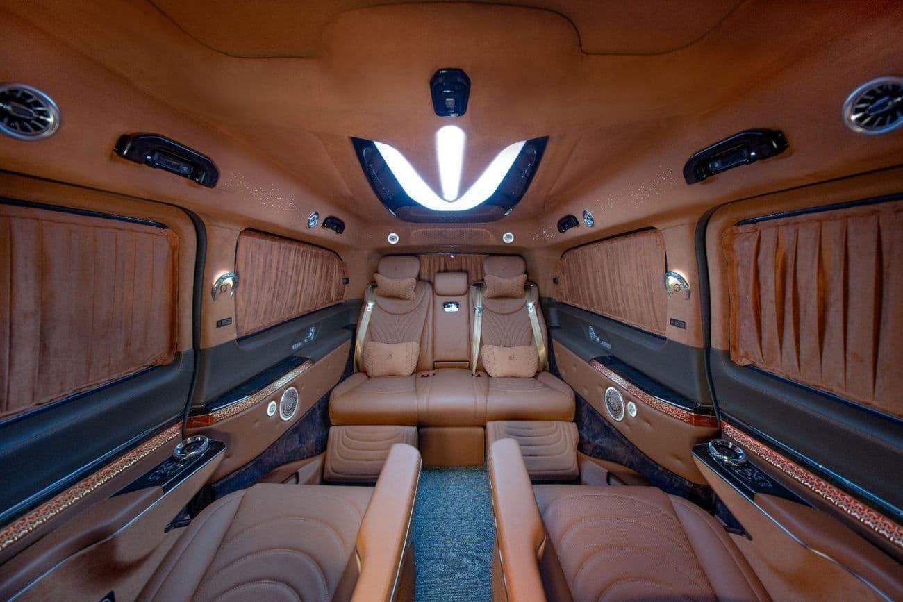 2025 Mercedes Benz V300 thumbnail 7