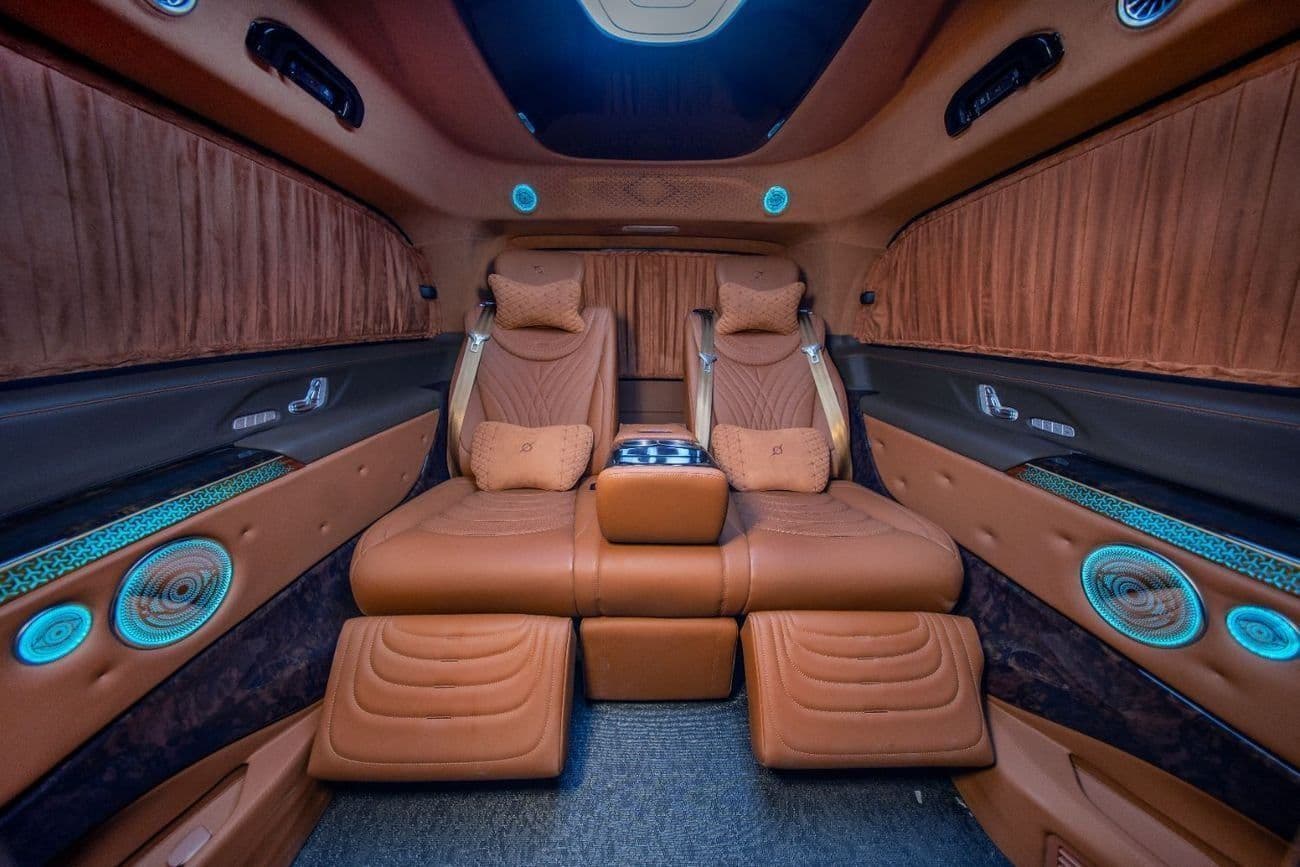 2025 Mercedes Benz V300 thumbnail 6