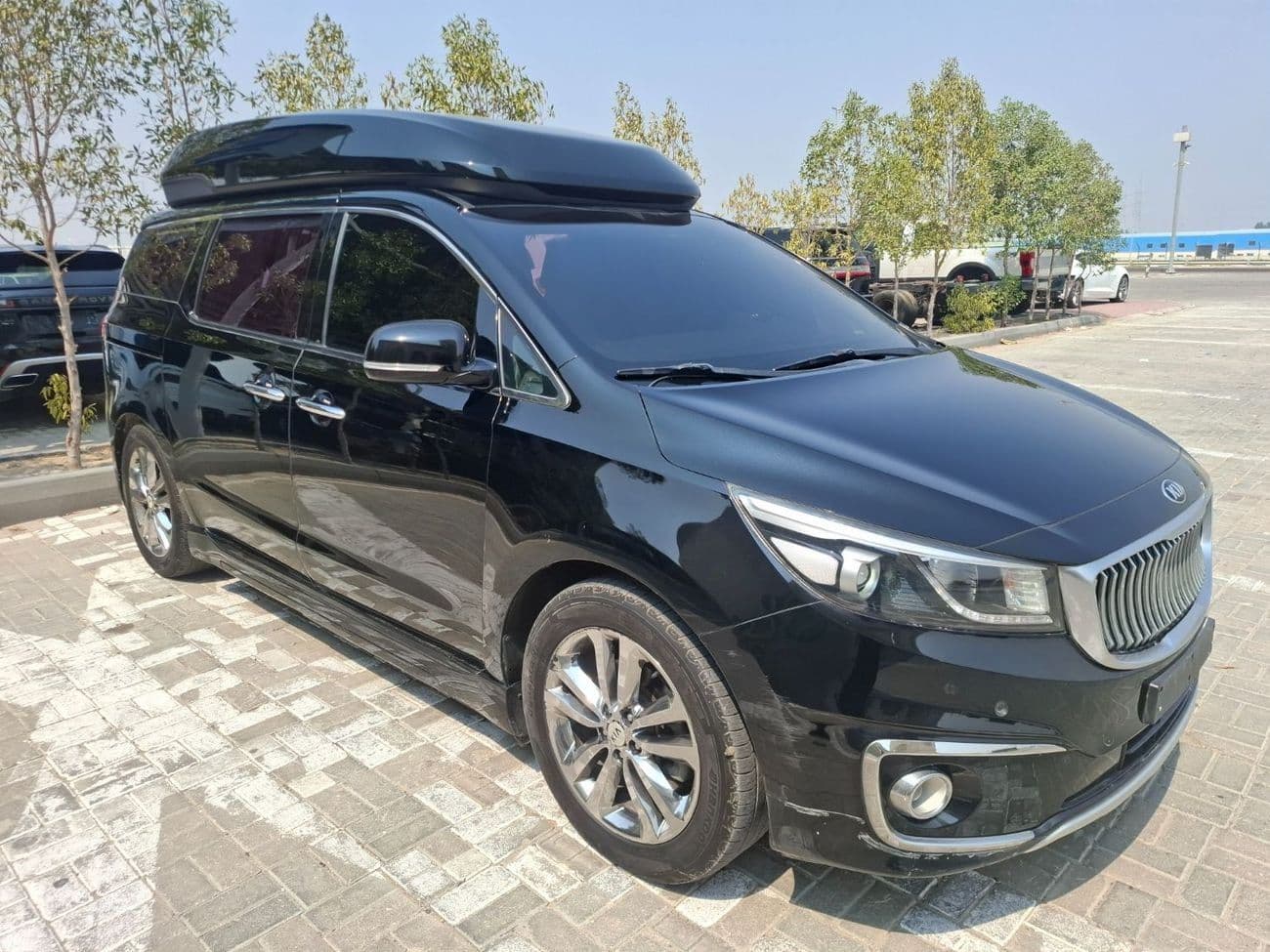 2016 Kia Carnival thumbnail 4